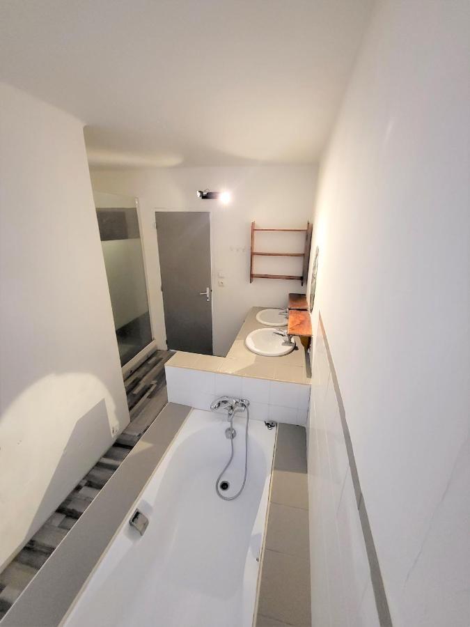Maison 3 Chambres Avec Piscine Couverte Lespignan Exteriör bild